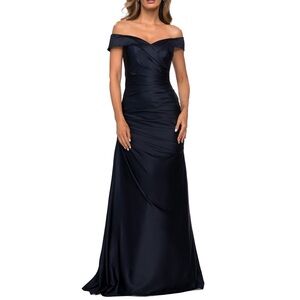La Femme Off the Shoulder Satin
Evening Dress with Pleating Size 6
Nwot